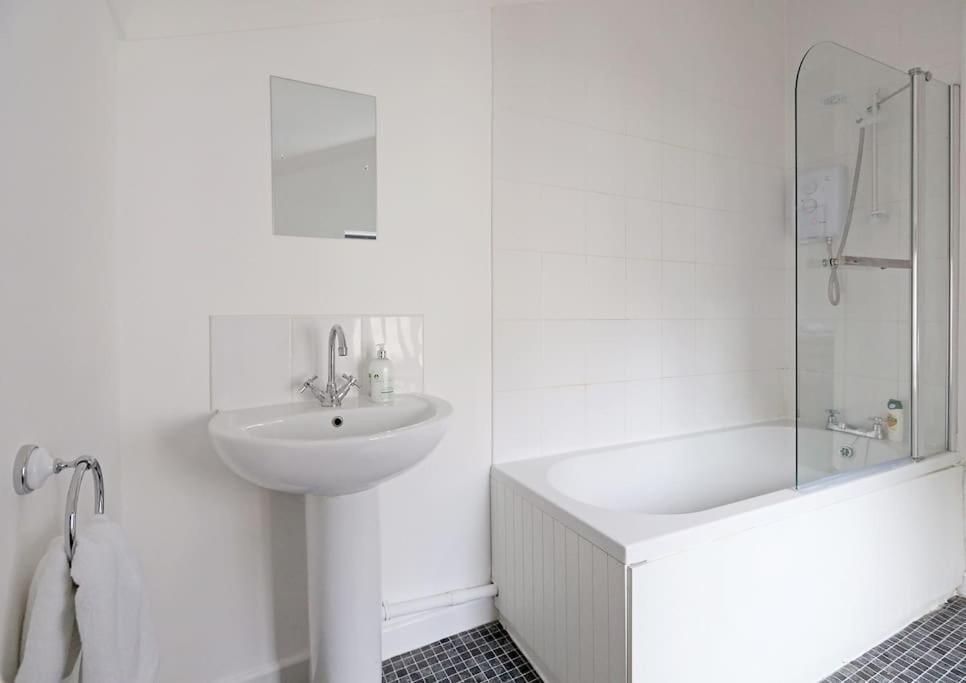 Convenient & Central 2-Bed House Норвіч Екстер'єр фото